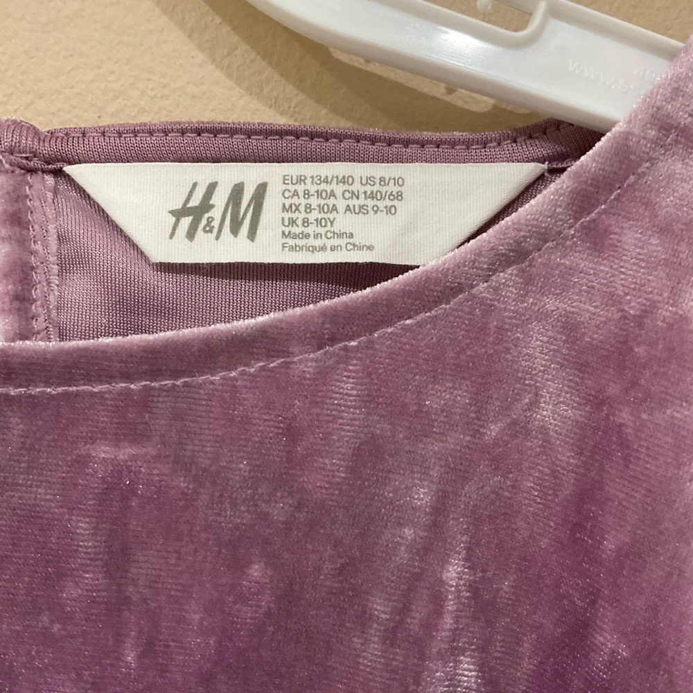 ☀️H&M Girl’s Velour Pleated Bell Sleeves Dress, Size 8-10, 134-140